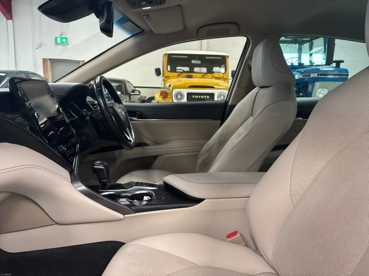 Toyota Camry PLATINUM EDITION 4 4DR AUTO - Image 6