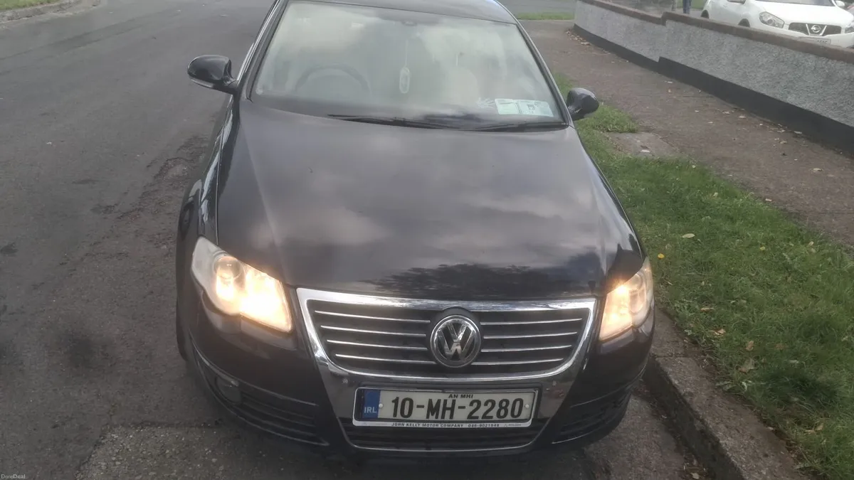Volkswagen Passat 2010 automatic - Image 1