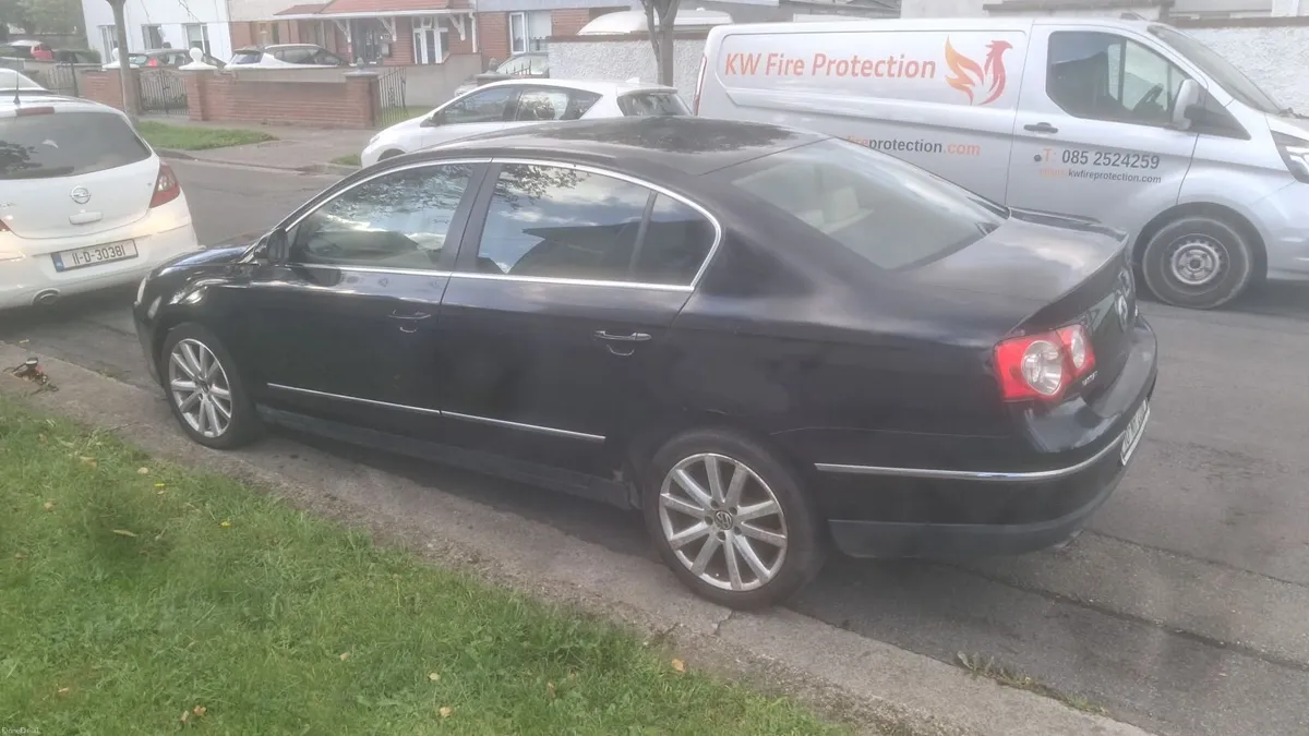 Volkswagen Passat 2010 automatic - Image 3
