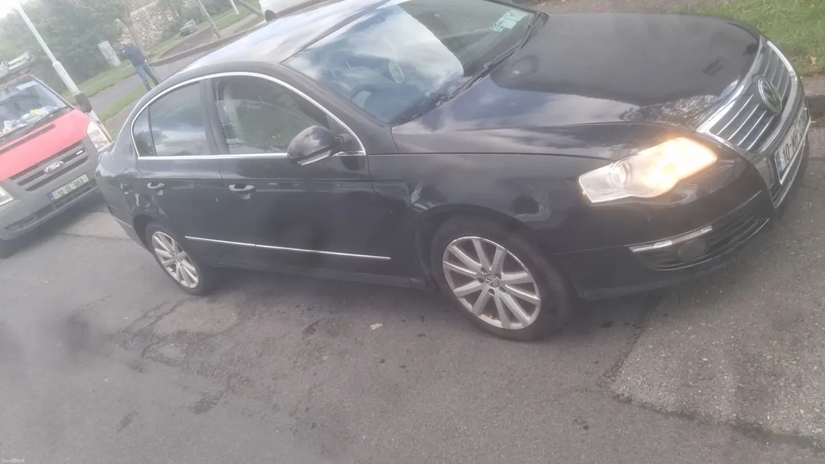 Volkswagen Passat 2010 automatic - Image 5
