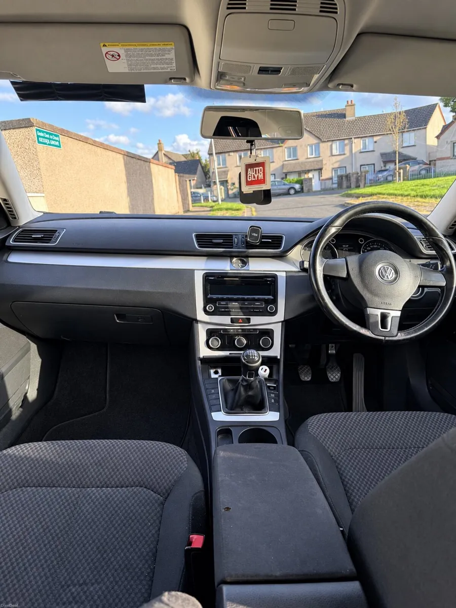 2013 Volkswagen Passat - Image 6