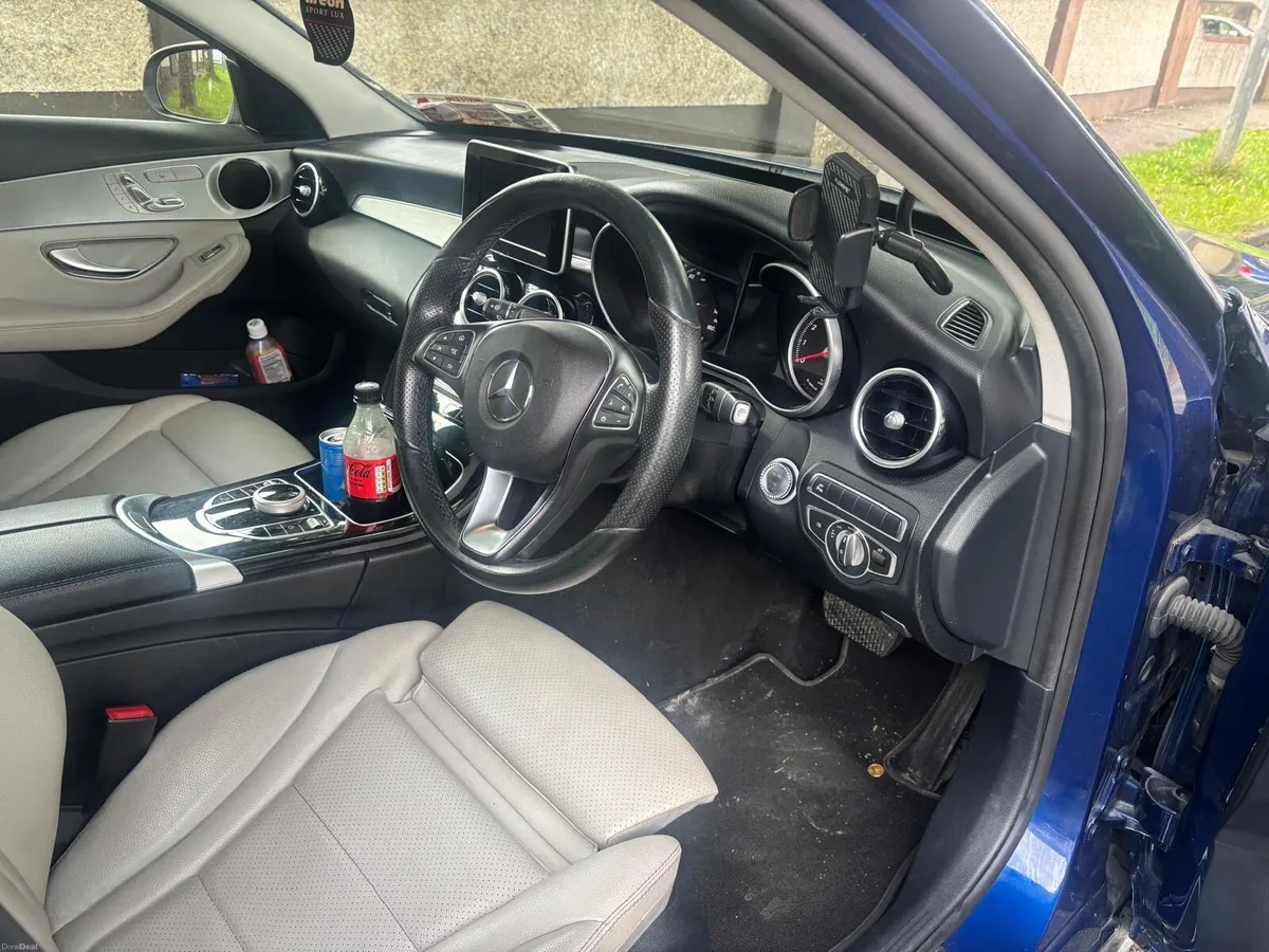 Mercedes-Benz c350e Petrol Hybrid Blue - Image 4