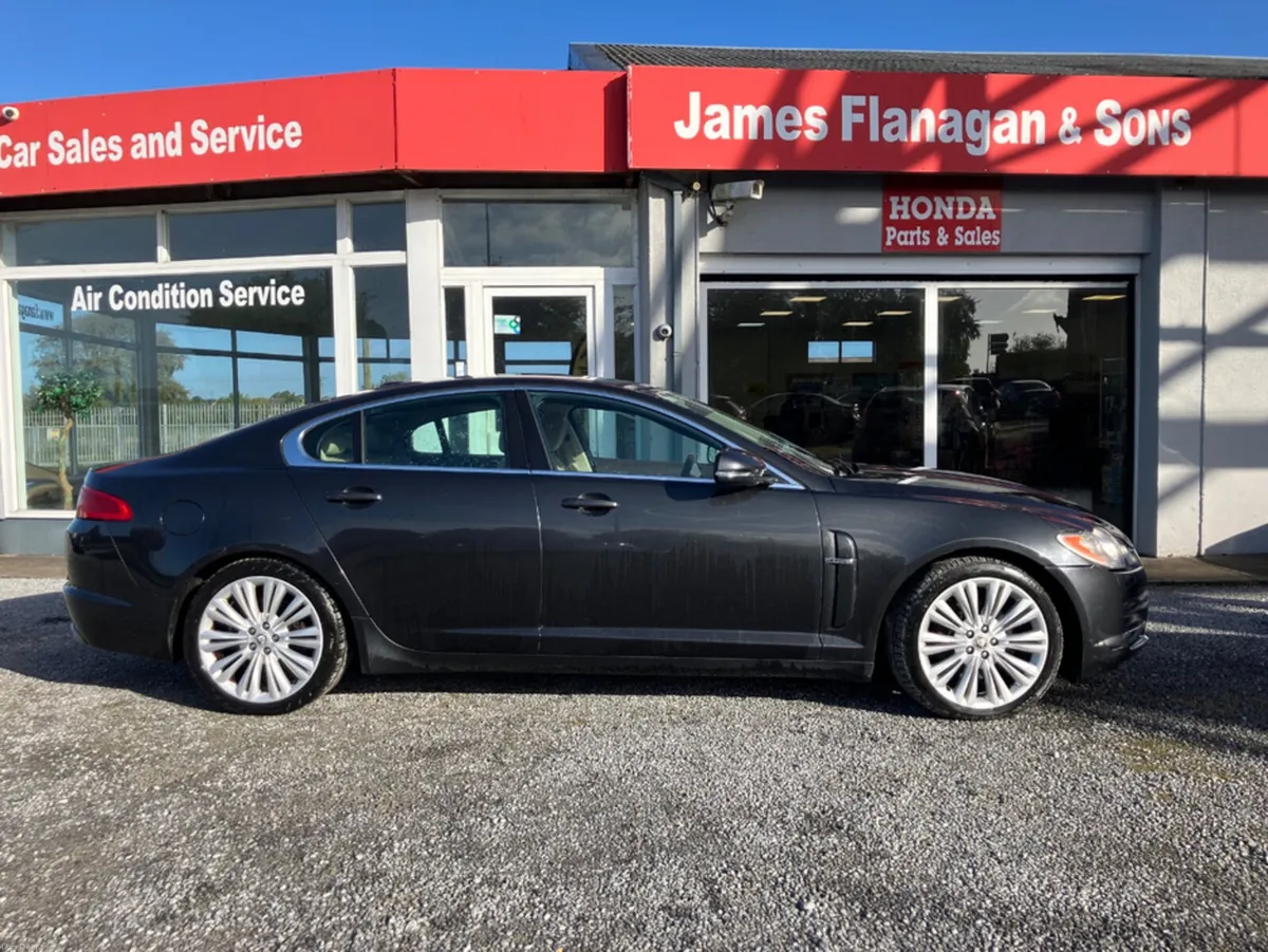Jaguar XF 3.0 DIESEL PREMIUM LUXURY D 4DR AUTO - Image 4
