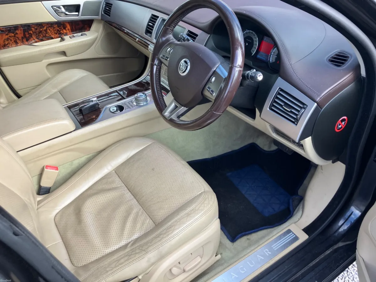 Jaguar XF 3.0 DIESEL PREMIUM LUXURY D 4DR AUTO - Image 6