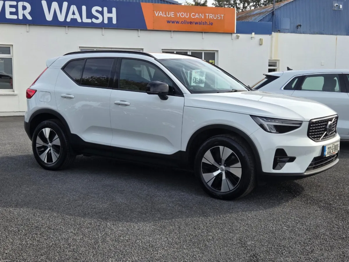 Volvo XC40 + T4 RECHARGE AUTO PLUS*Heated Seats*El - Image 3
