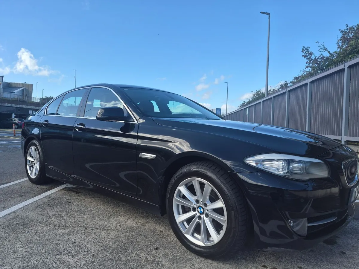 BMW 5-Series 2011 - Image 3