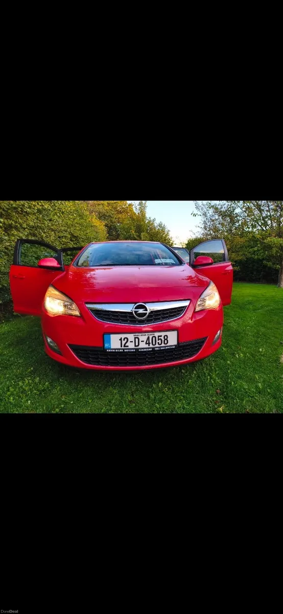 Opel Astra 2012 - Image 2