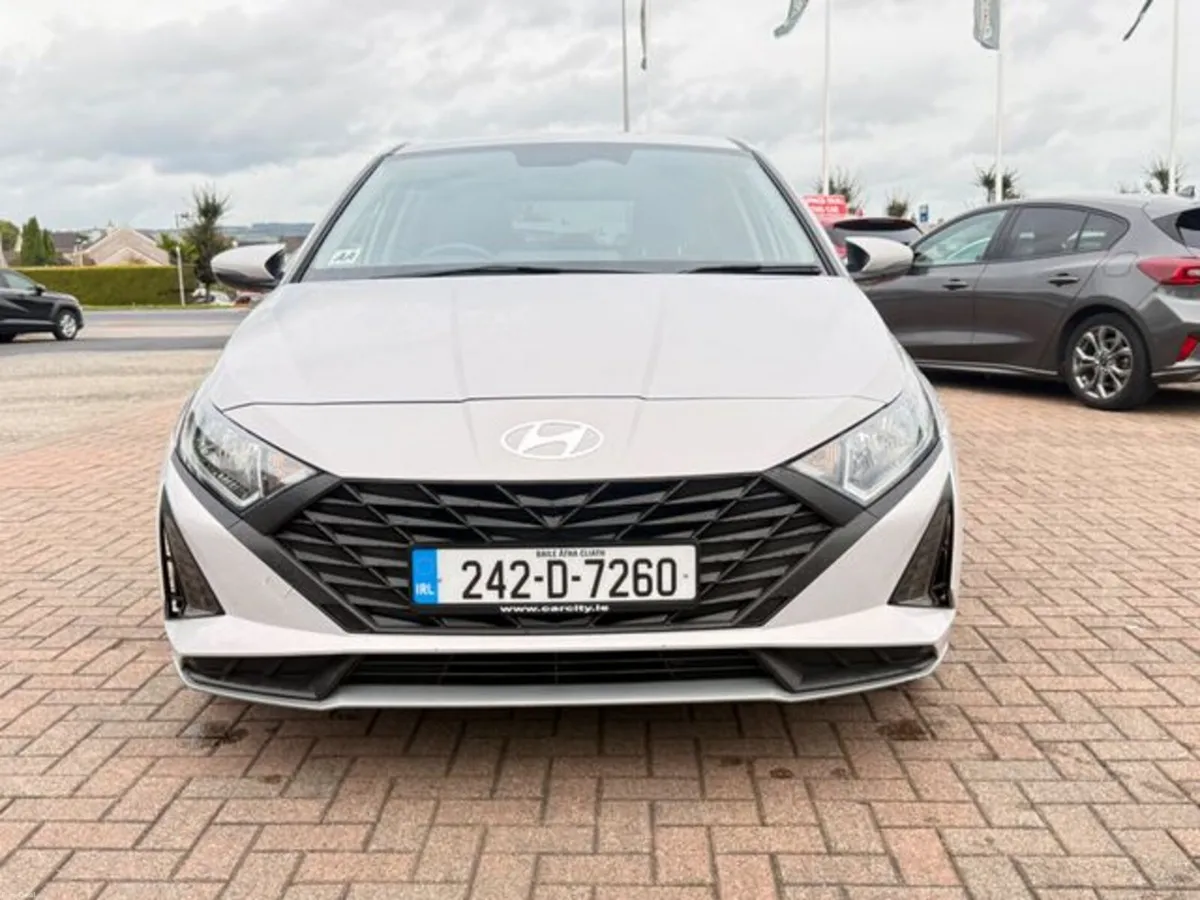 Hyundai i20 Deluxe Plus - Image 2