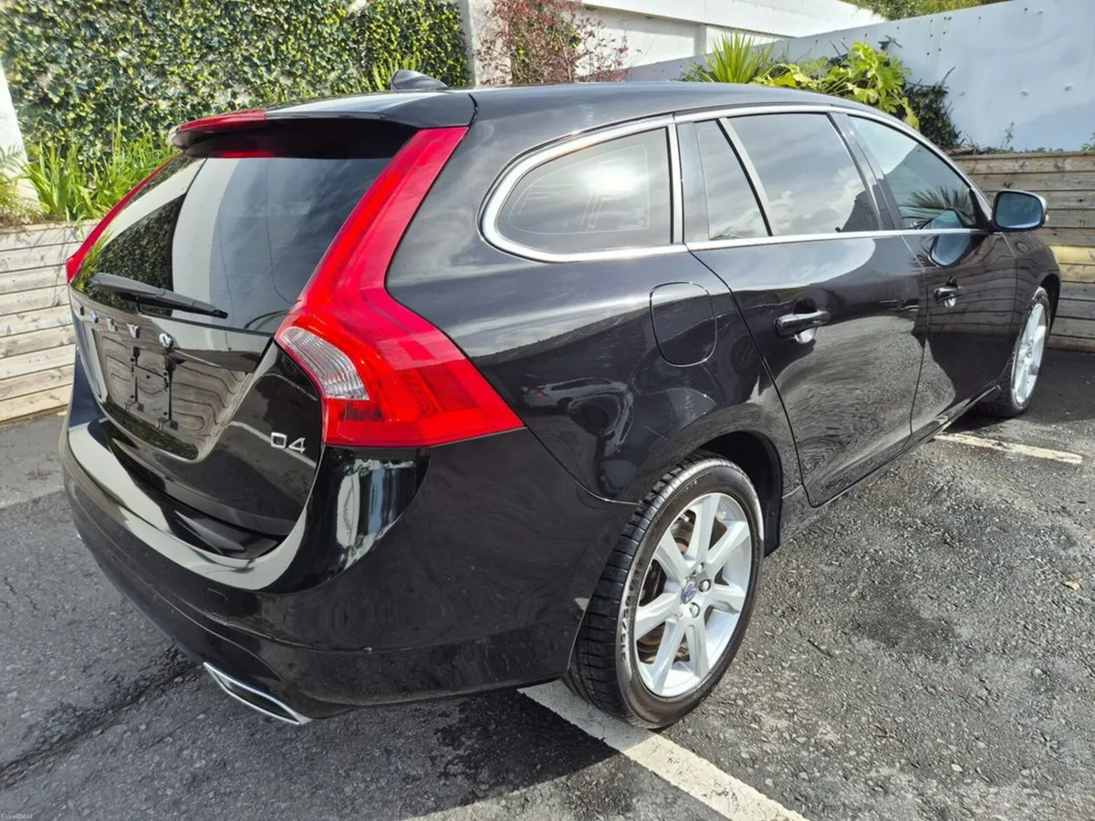 Volvo V60 2.0 D4 / SE / LOW MILEAGE / TAX €200 - Image 6