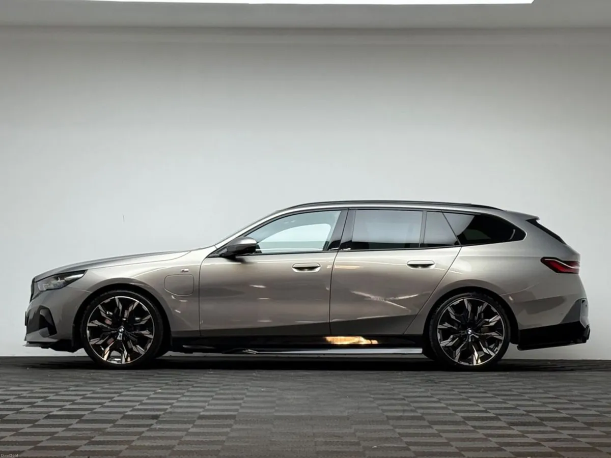 BMW 5-Series 530E M SPORT TOURING - Image 4