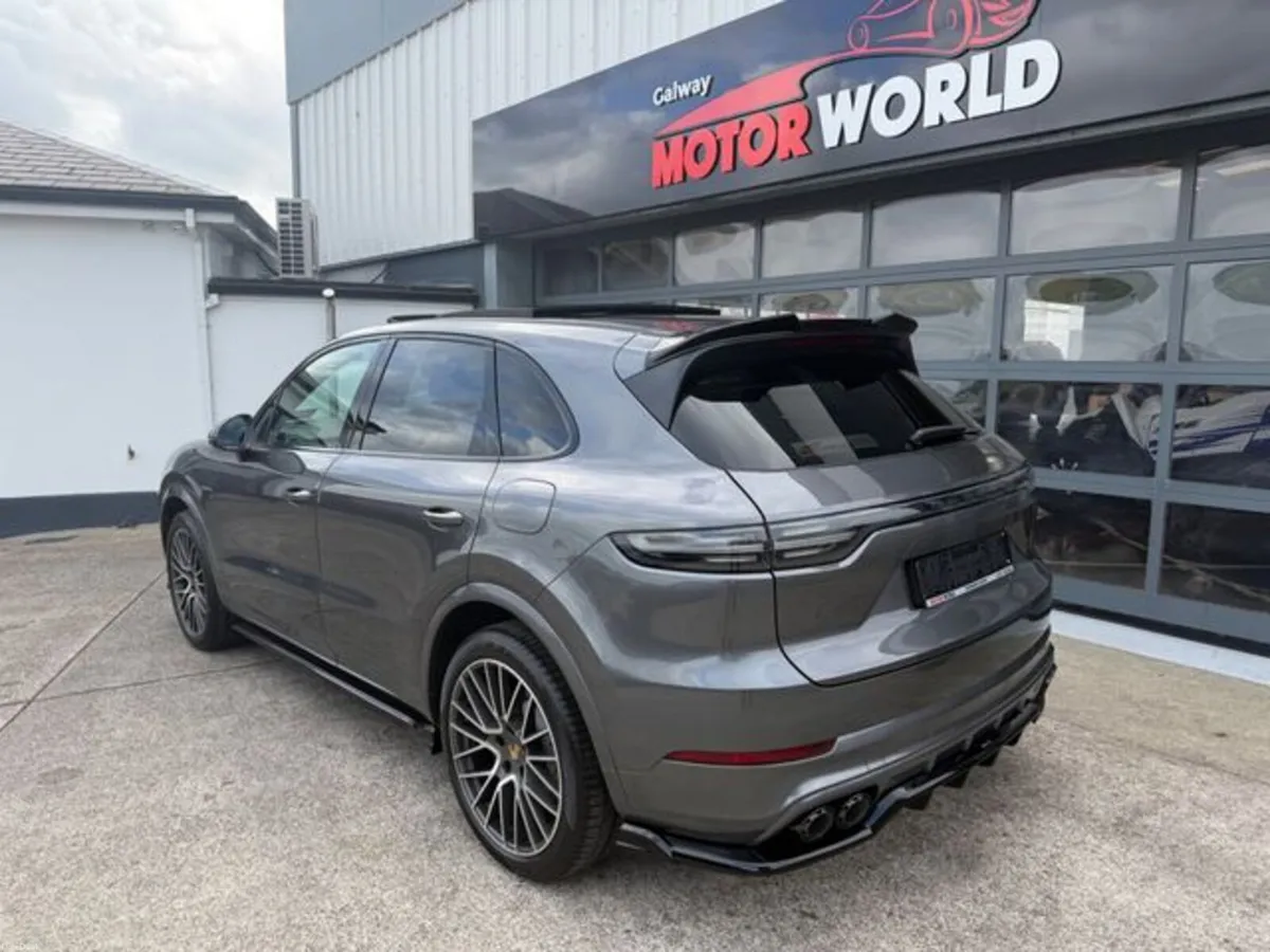 Porsche Cayenne CAYENNE ESTATE E-HYBRID 5DR TIPTRO - Image 2