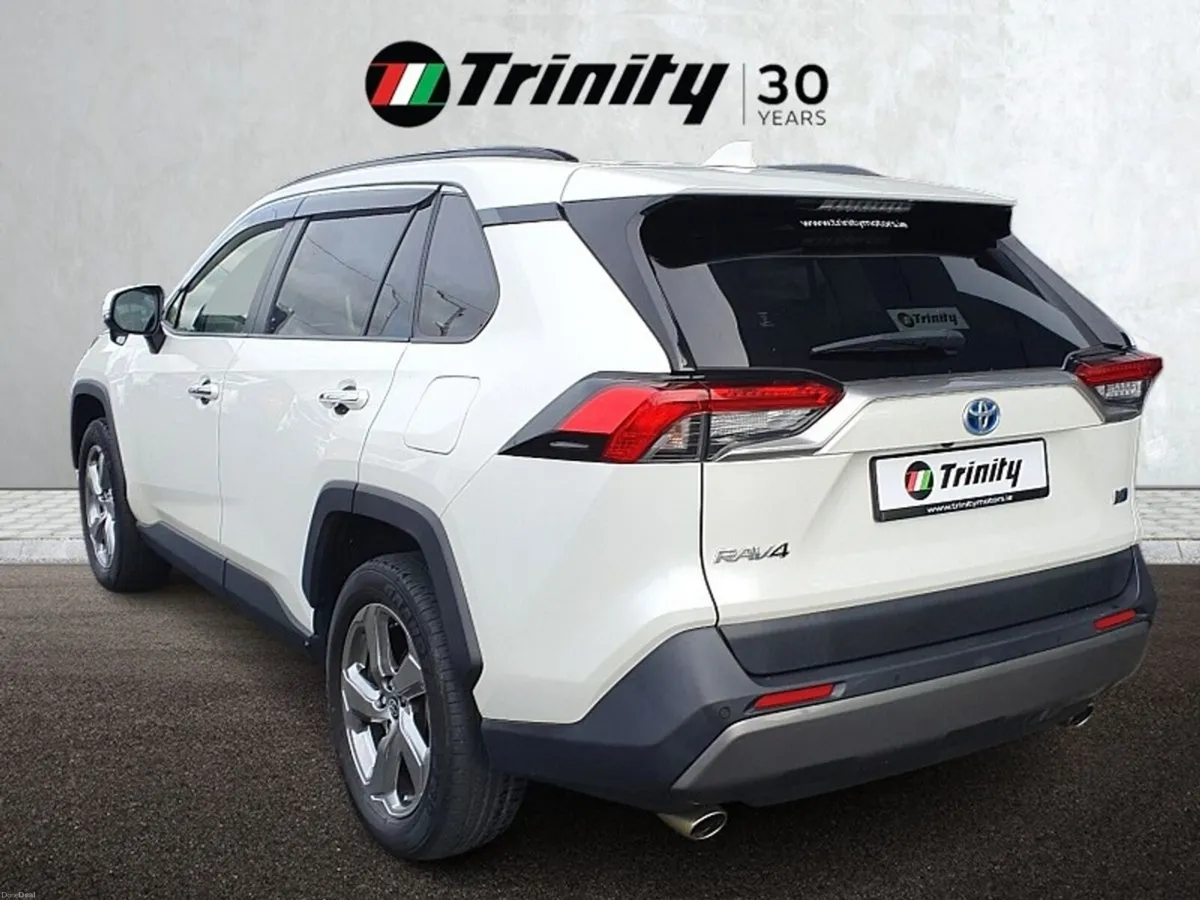 Toyota RAV4 GLASS ROOF ** 2.5 HYBRID ** HIGH SPEC - Image 3