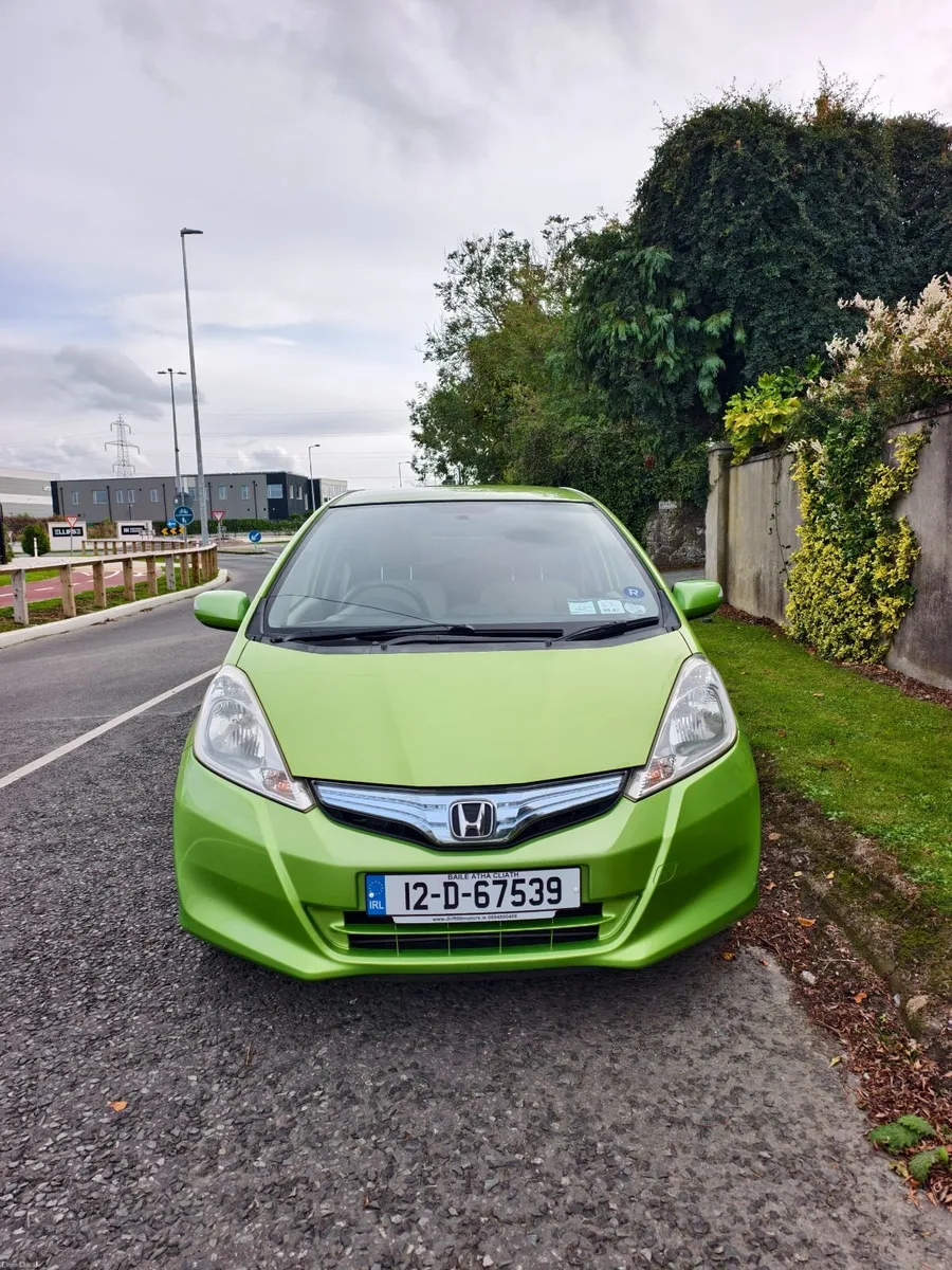 Automatic Hybrid Honda Fit 2012 NCT 05/27 - Image 2