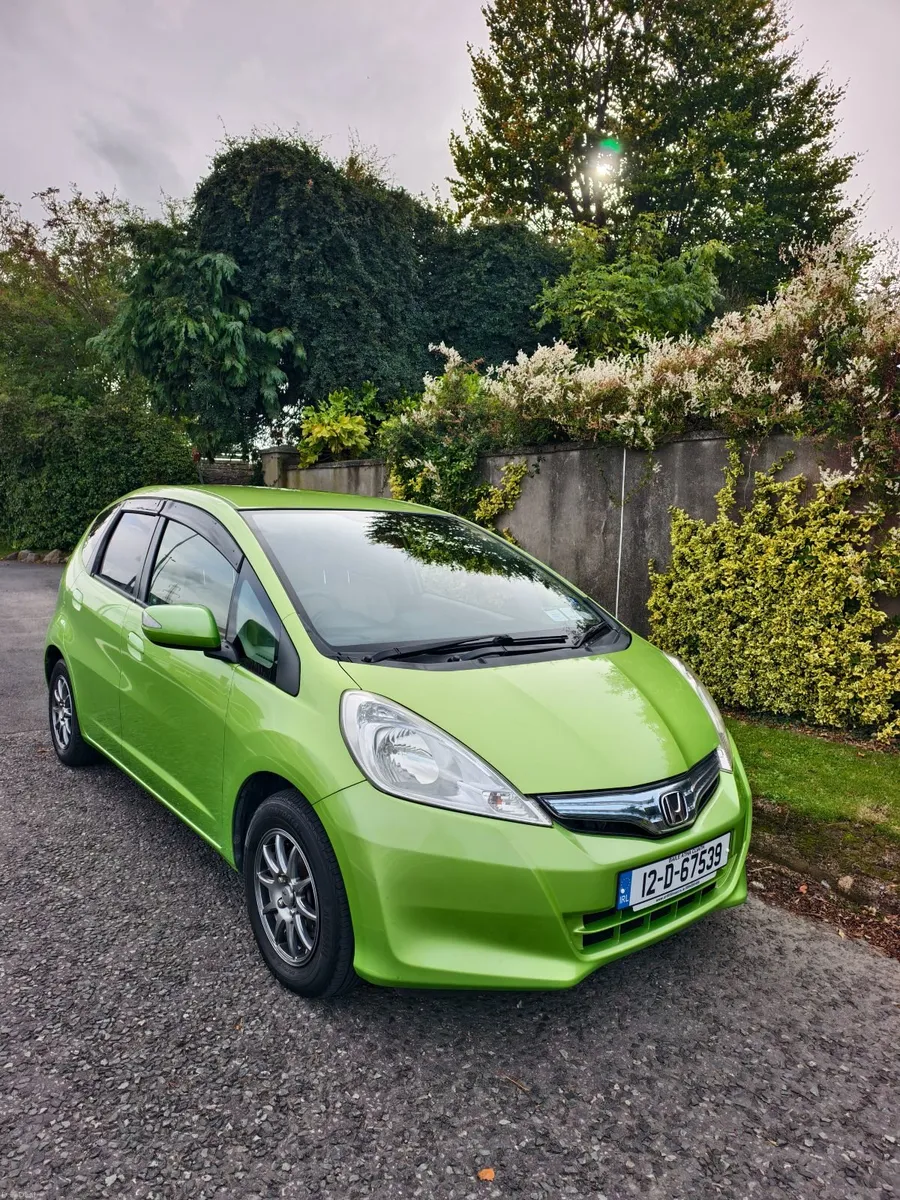 Automatic Hybrid Honda Fit 2012 NCT 05/27 - Image 1