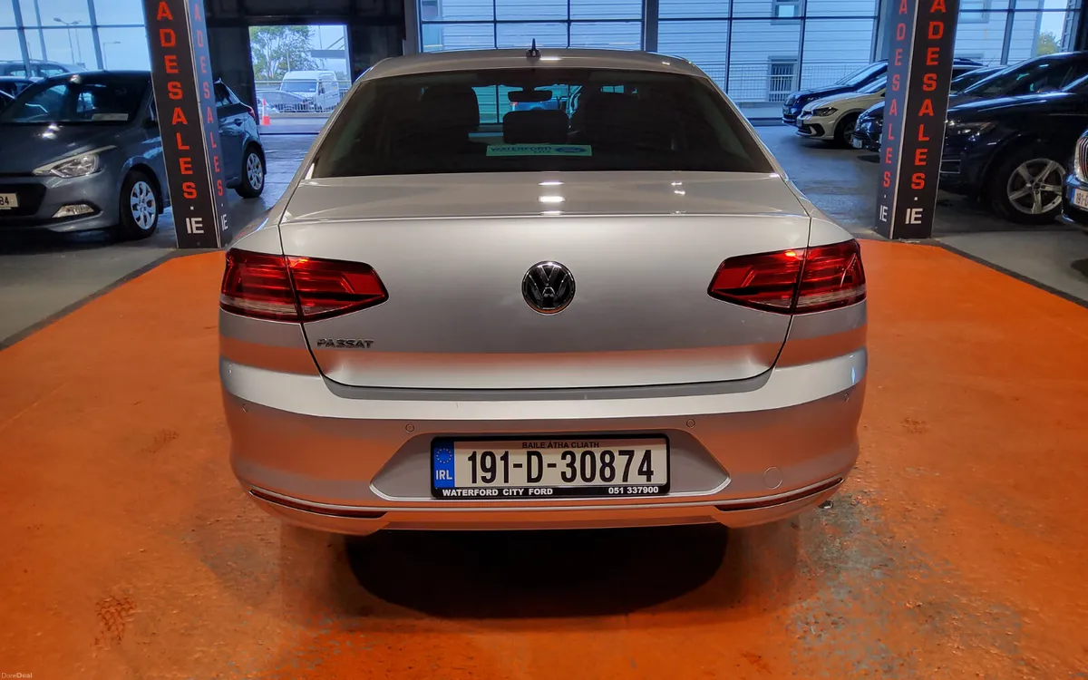 Volkswagen Passat 2019 - Image 4
