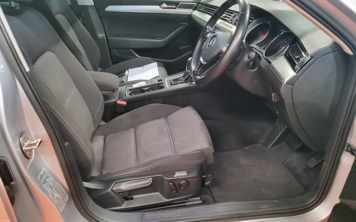 Volkswagen Passat 2019 - Image 6