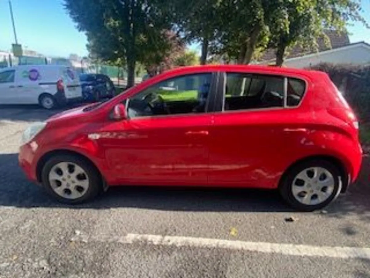 Hyundai i20 2010 - Image 2