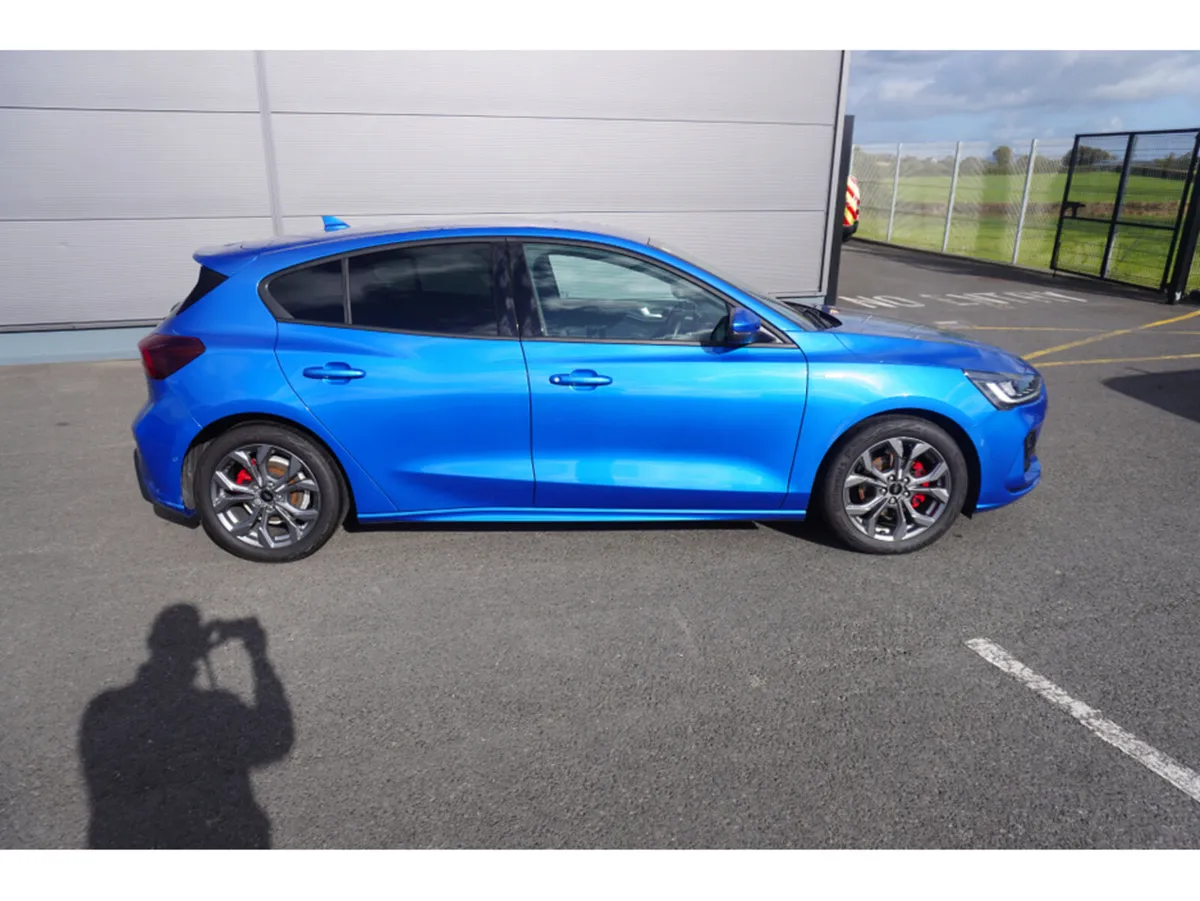 Ford Focus ST-LINE 5DR 1.0T 125 MHEV - Image 3