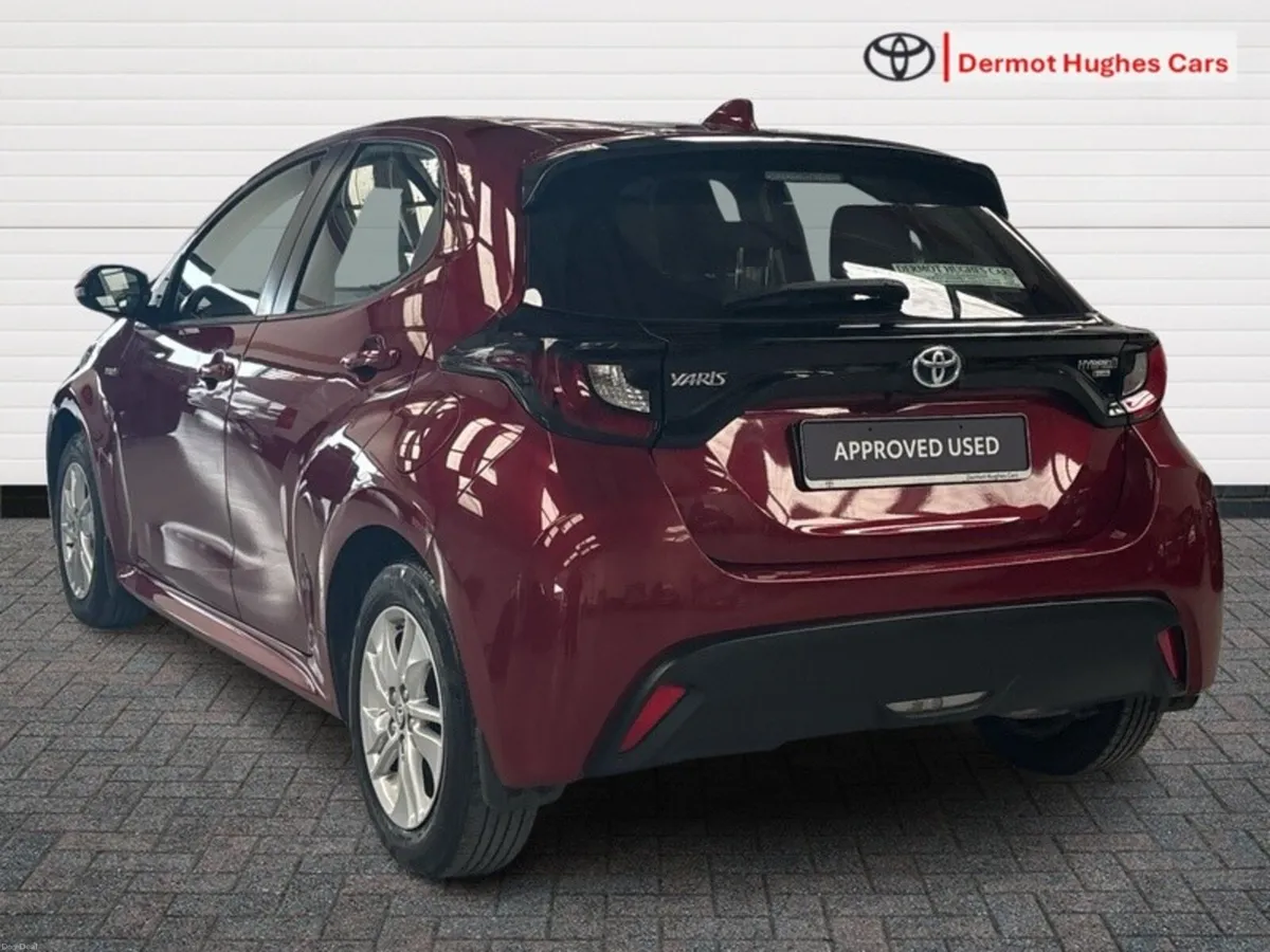 Toyota Yaris HYBRID LUNA AUTO - Image 2