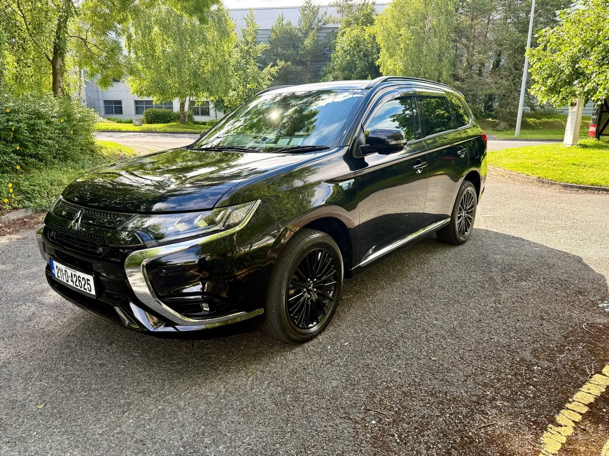 Mitsubishi Outlander PHEV Black edition - Image 3