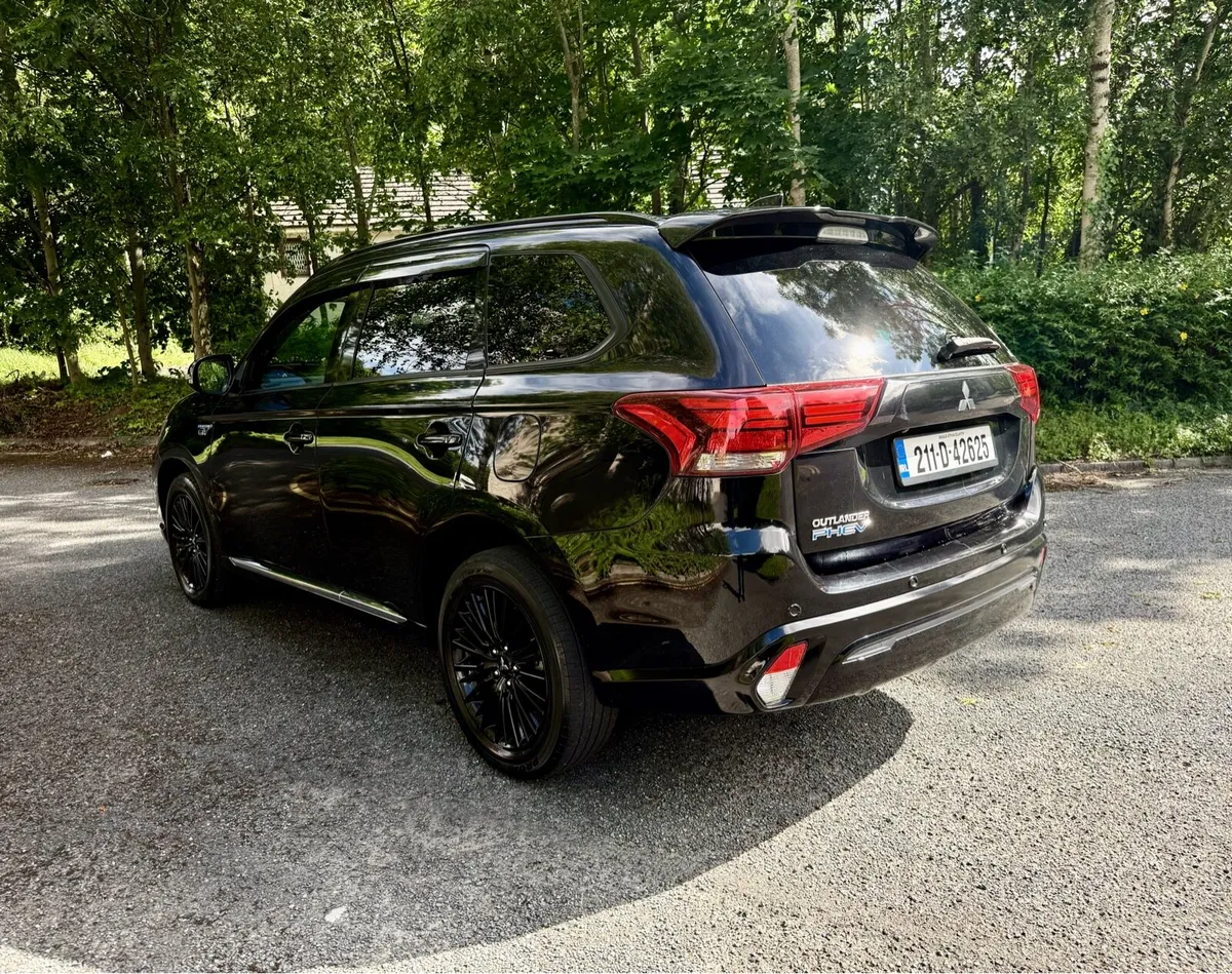 Mitsubishi Outlander PHEV Black edition - Image 6
