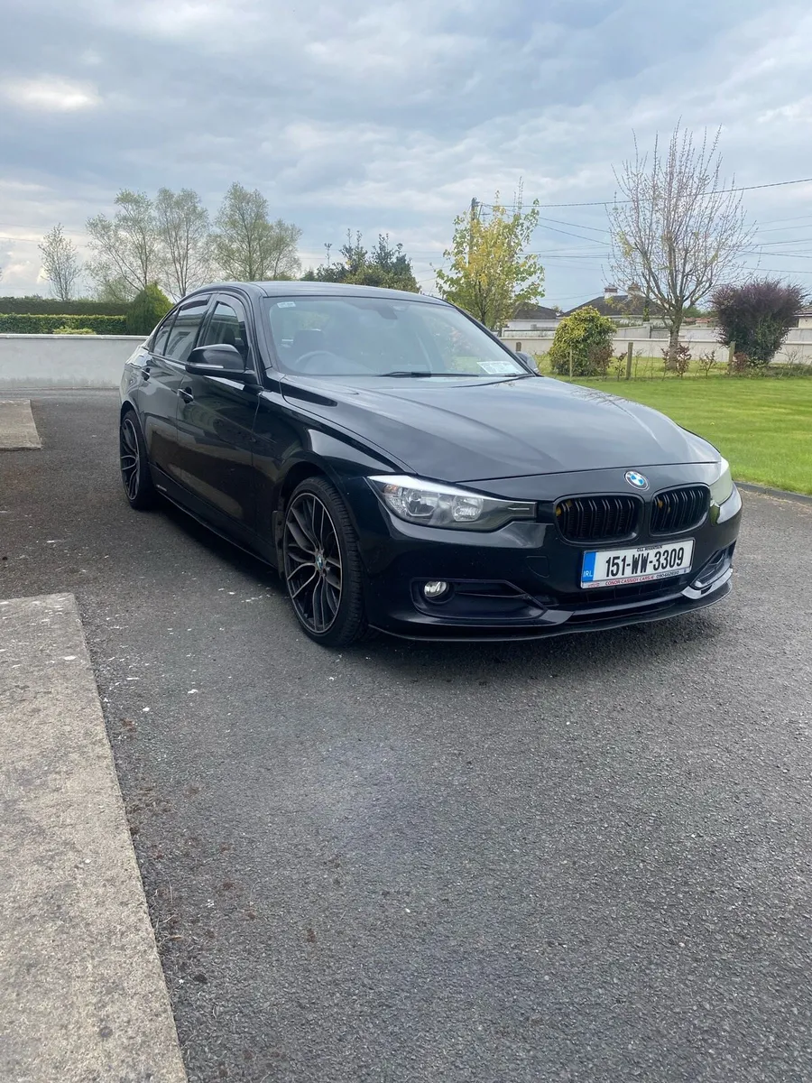 BMW 318d 2015 - Image 2