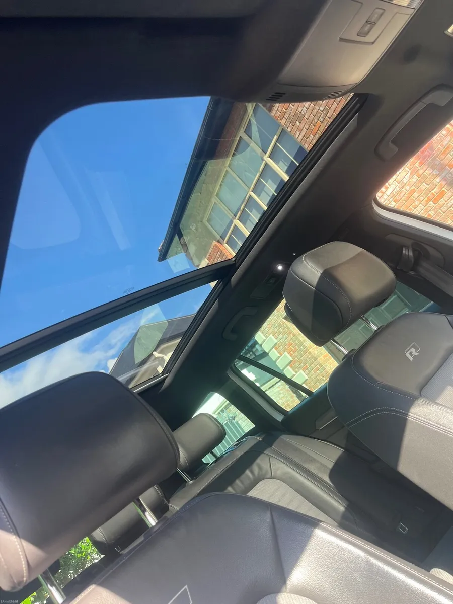 Volkswagen Passat 2018 - Image 2