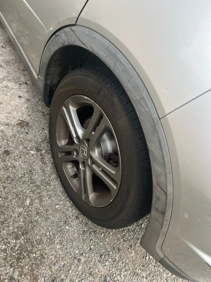 Car - Image 5