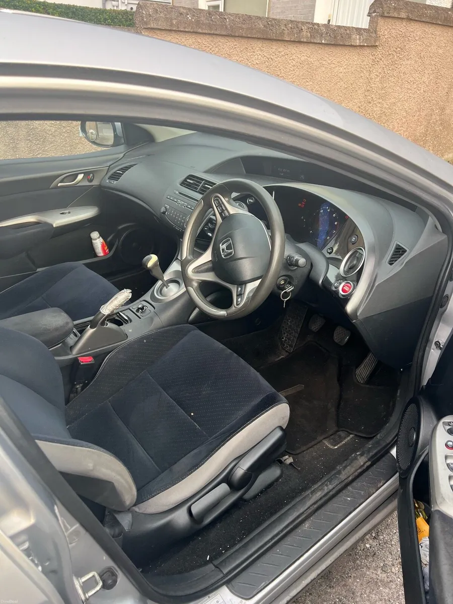 Car - Image 3