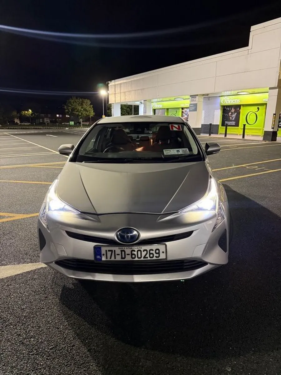 2017 Toyota Prius - Image 2
