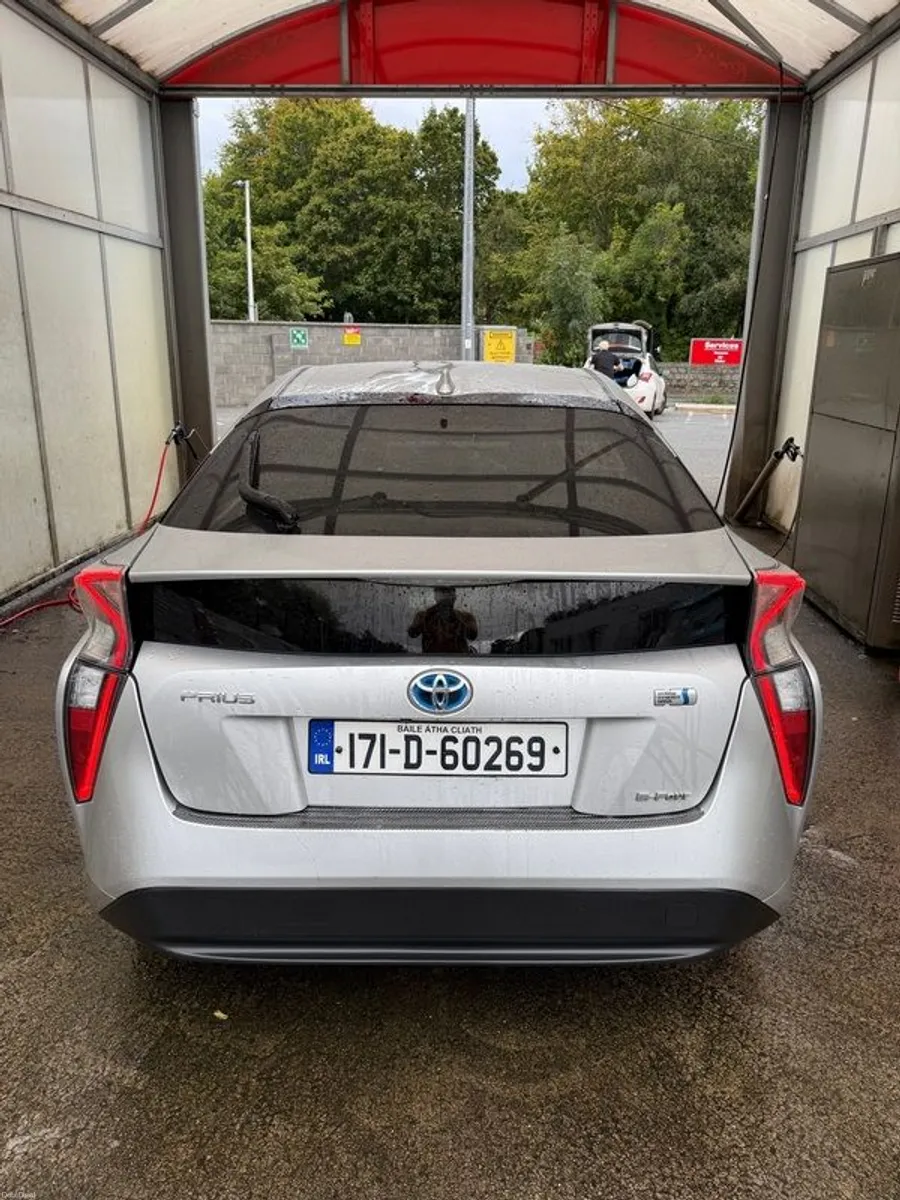 2017 Toyota Prius - Image 4