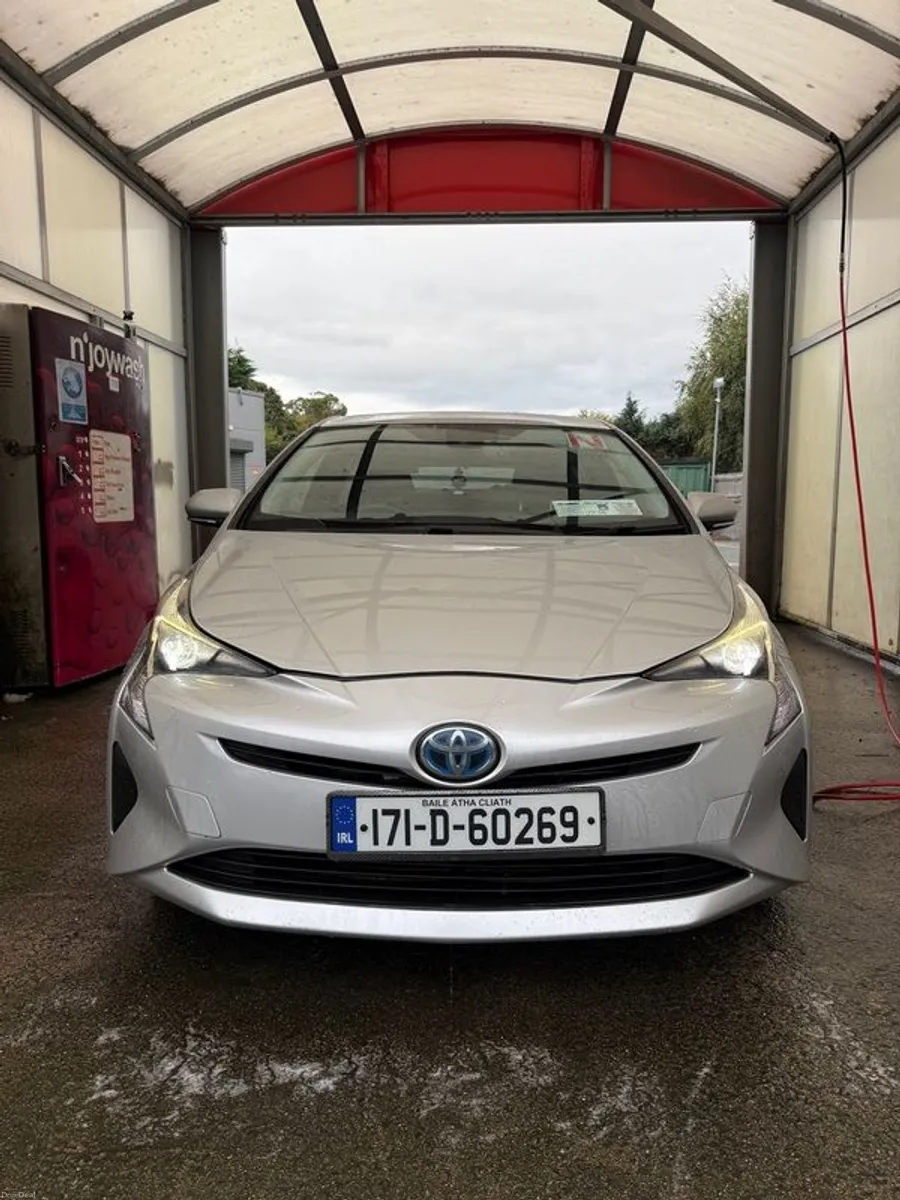 2017 Toyota Prius - Image 6
