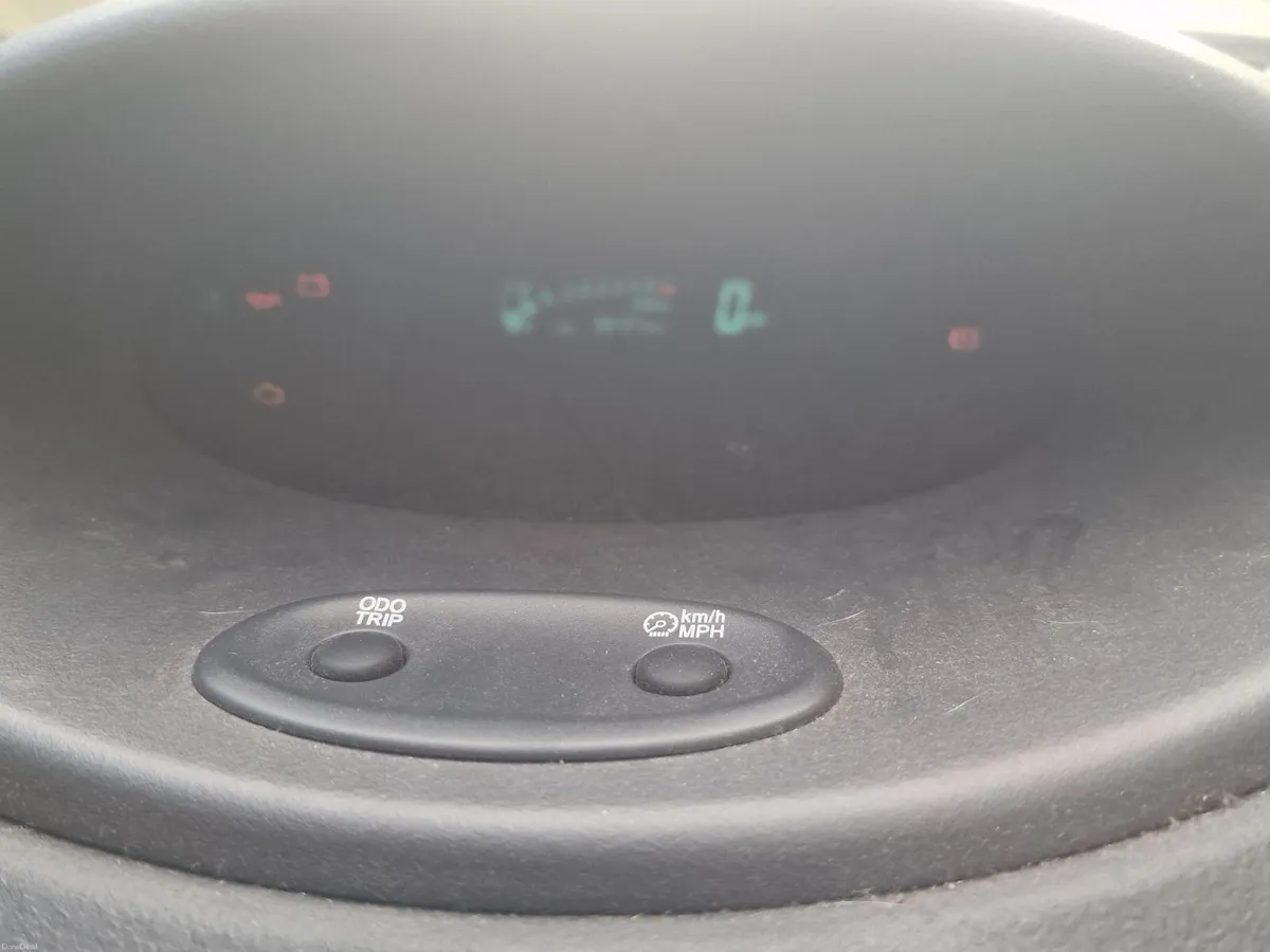Toyota Yaris 1999 Perfect Condition. Insured 2027 - Image 5