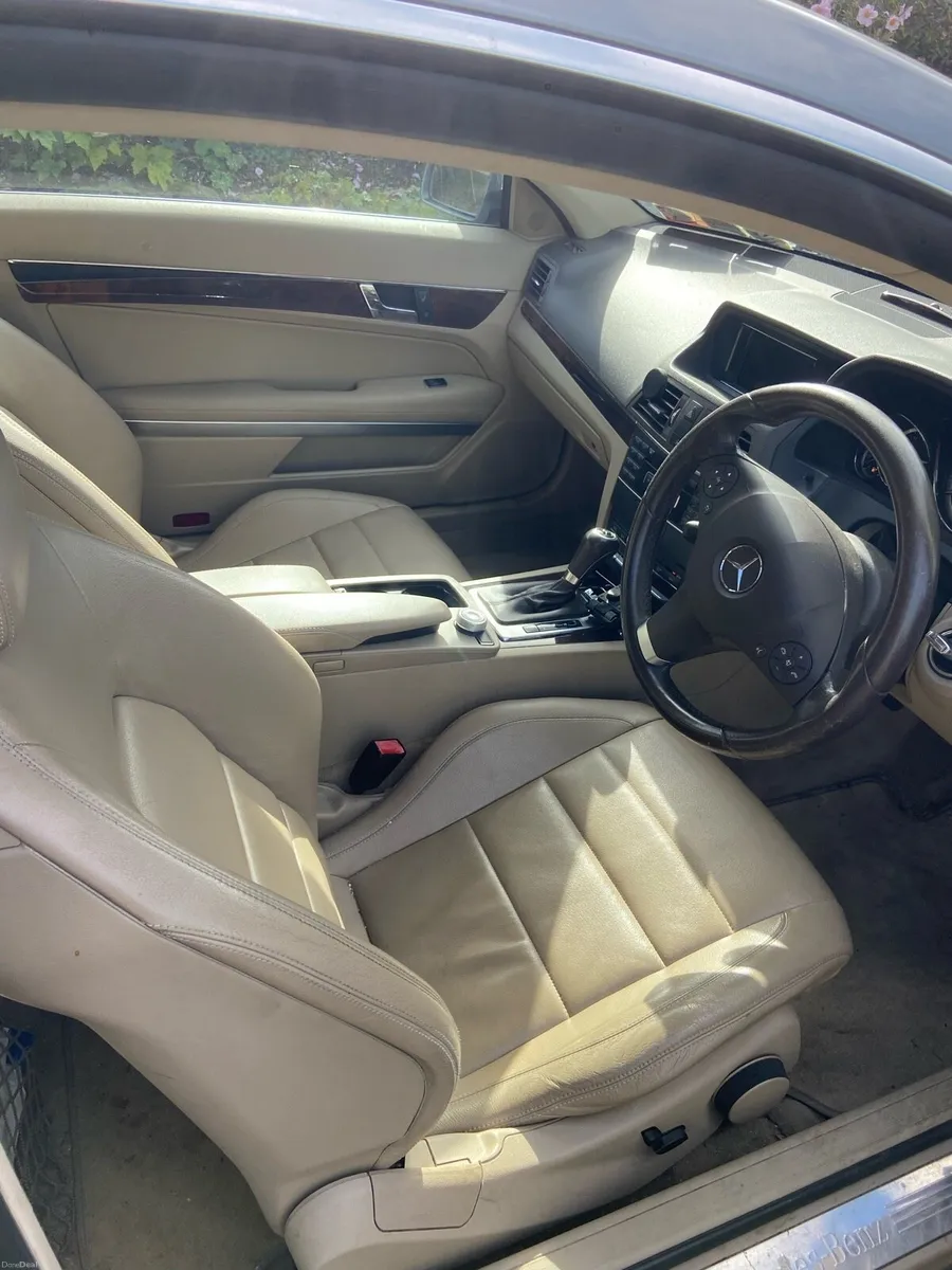 Mercedes-Benz E220 Coupe Automatic - Image 4