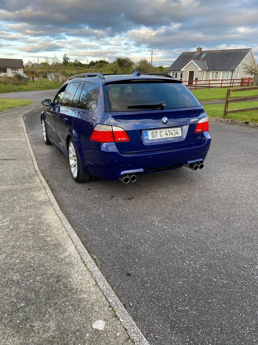 BMW E61 M5 Touring - Image 2