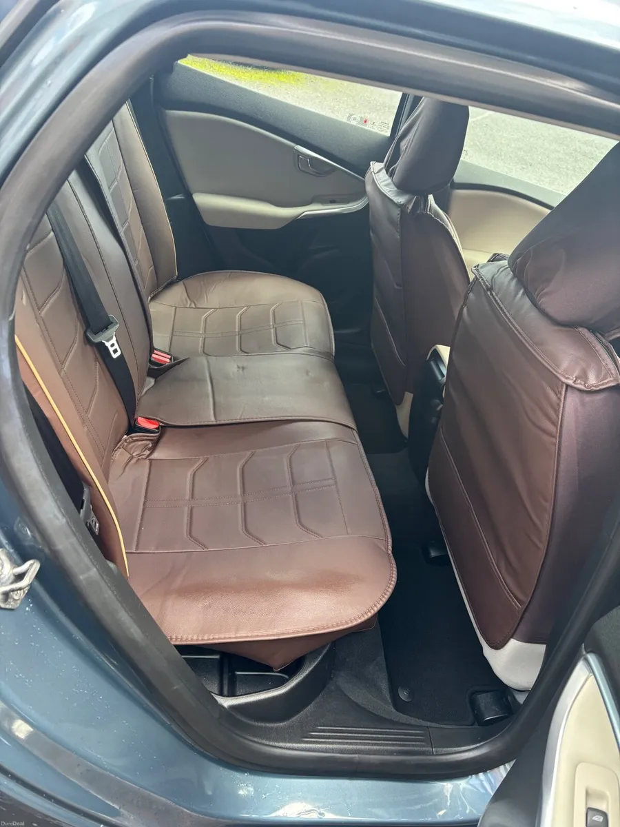 Volvo V40 2014 - Image 2