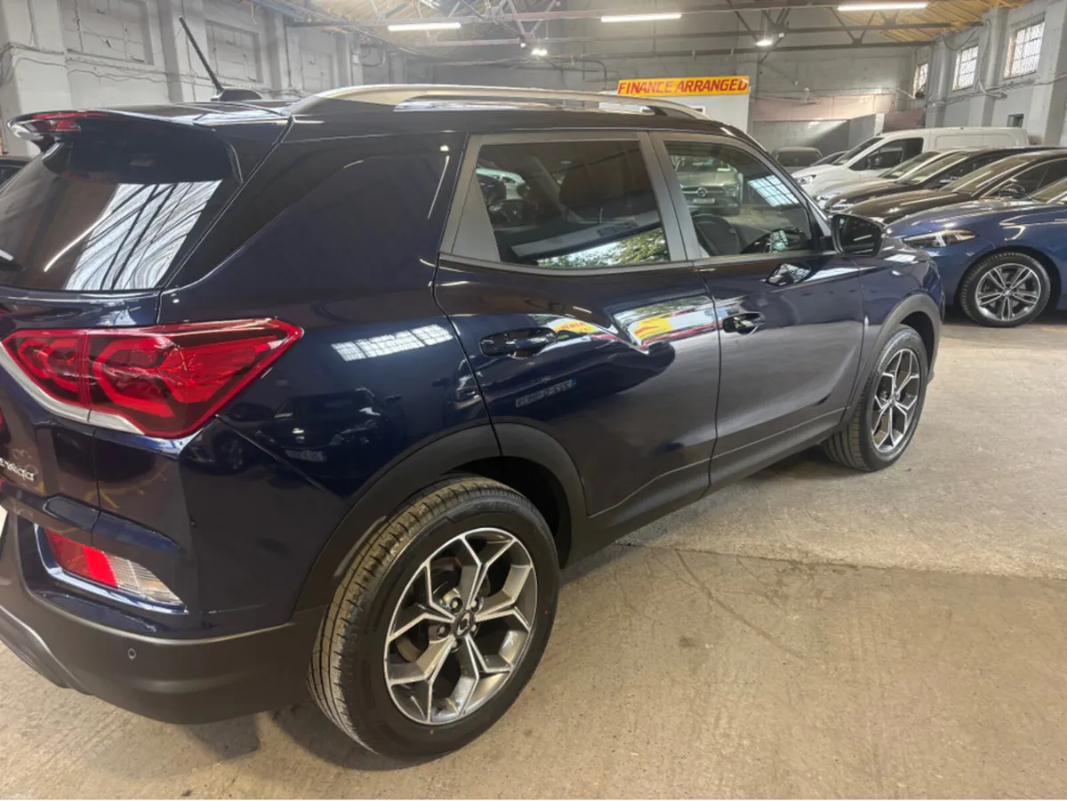 SsangYong Korando EL 1.6 2WD 4DR AUTO - Image 4
