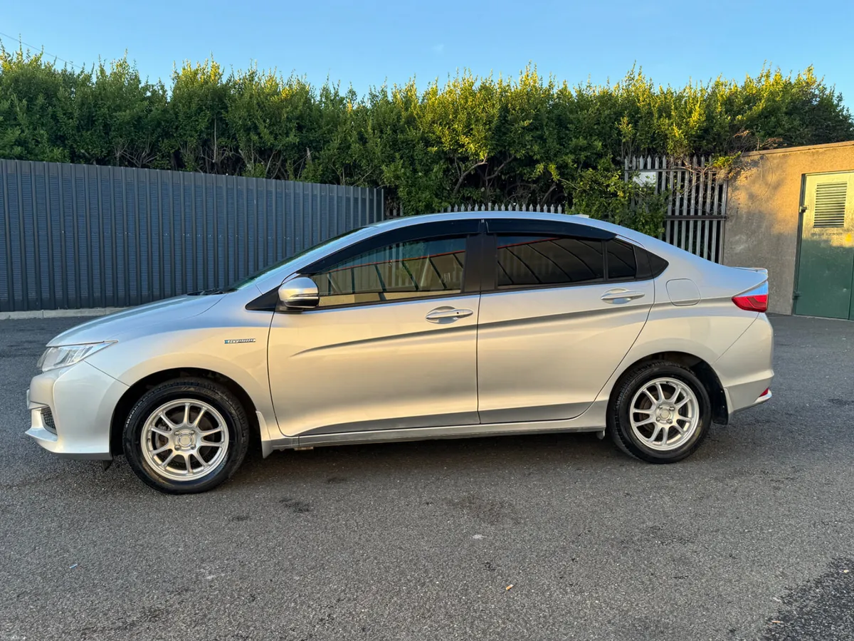 Honda Grace 2015 Hybrid Automatic 1.5 - Image 4