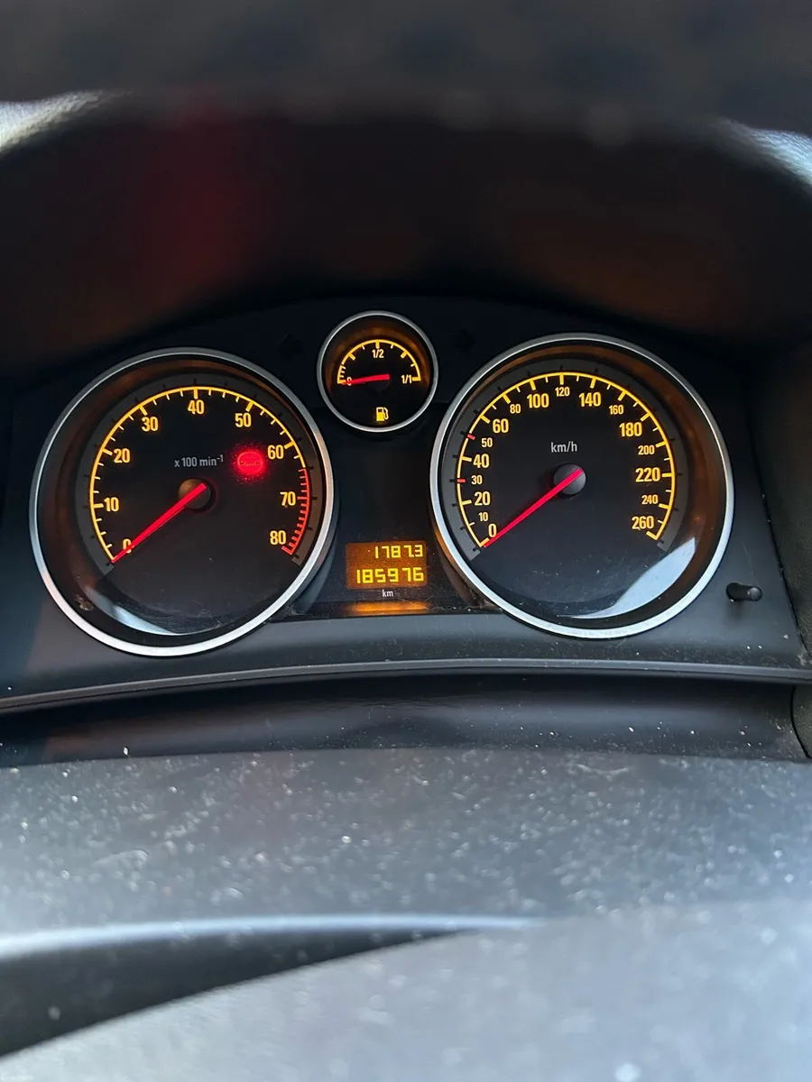 2010 opel astra 1.4 petrol - Image 4
