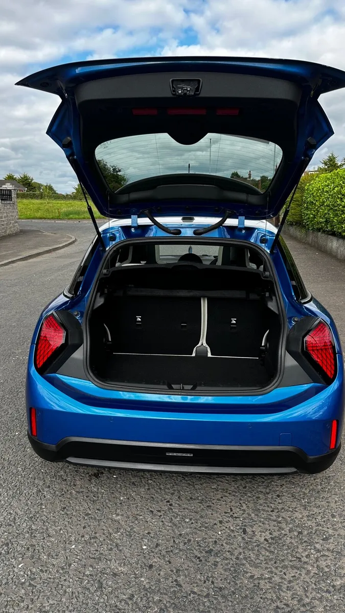2025 MINI Cooper Exclusive C Auto - Image 6