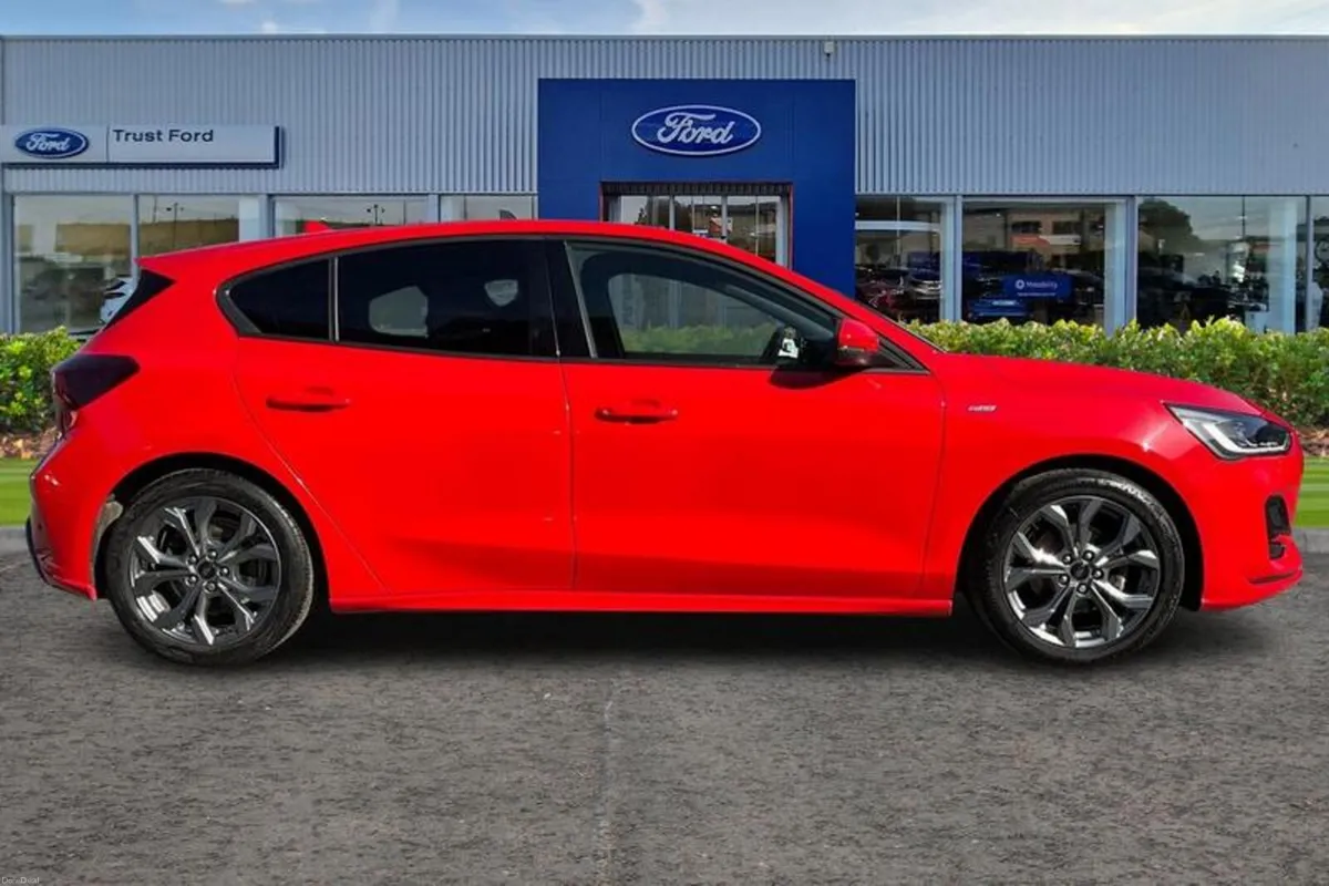 Ford Focus 1.0 EcoBoost ST-Line 5dr - Image 3