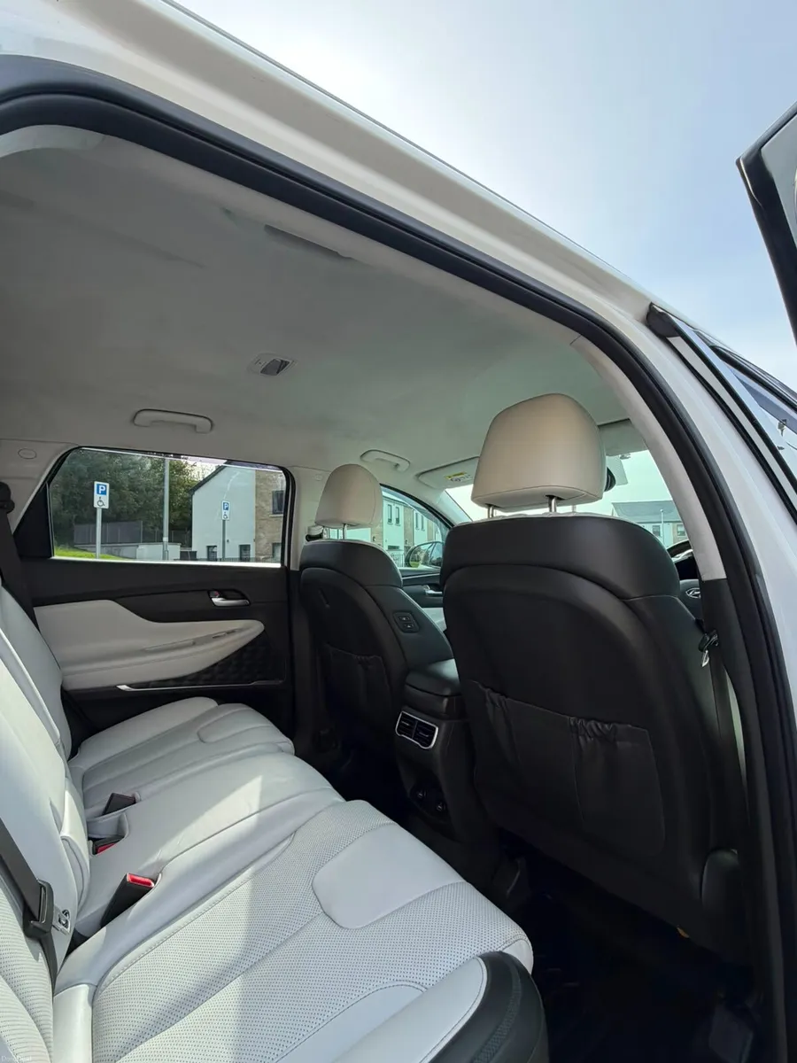 Hyundai Santa Fe 2022 - Image 5