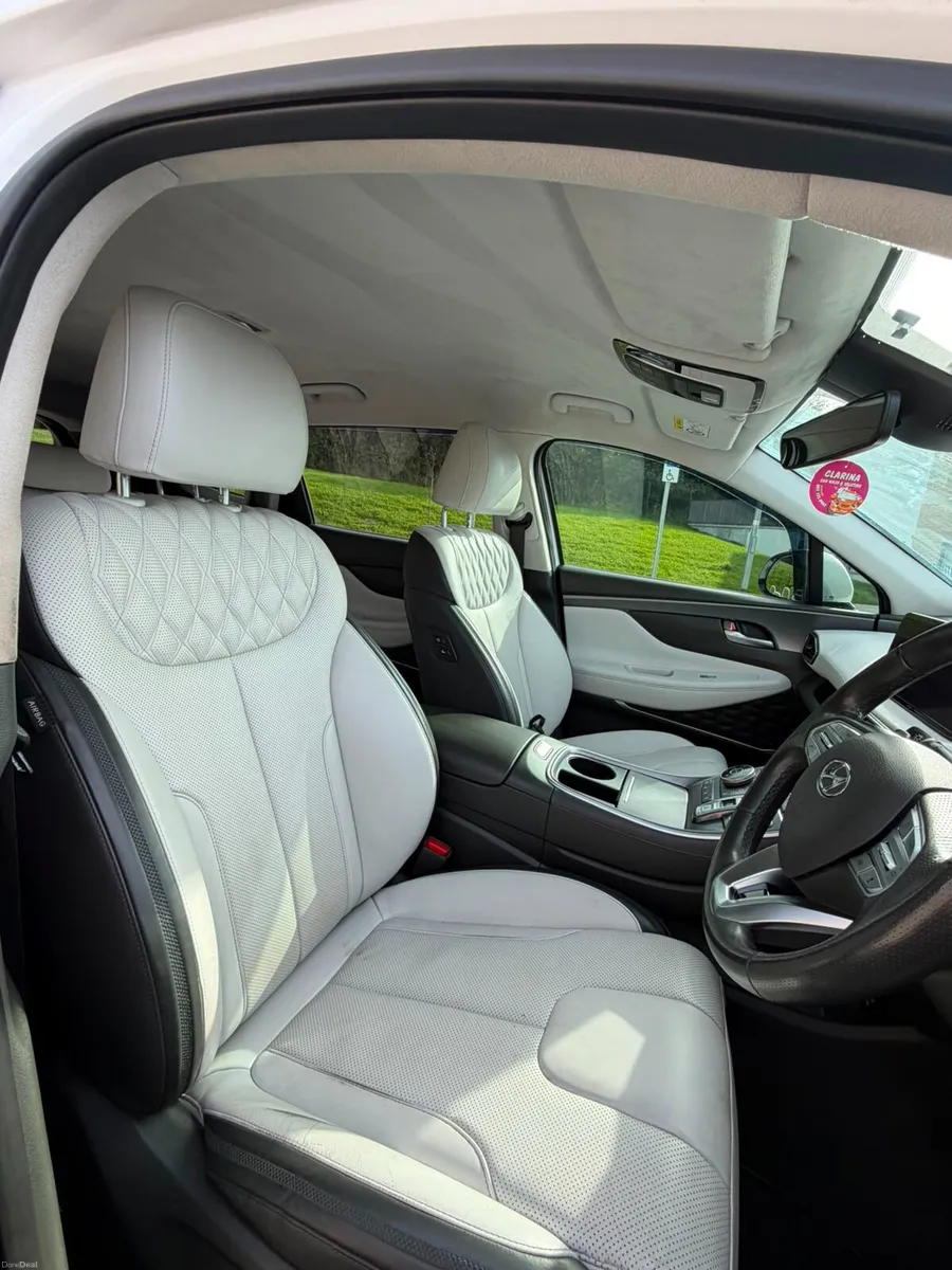 Hyundai Santa Fe 2022 - Image 4