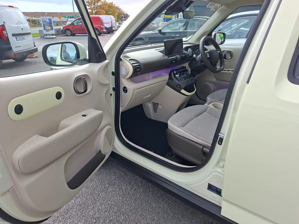Hyundai INSTER 252 Electric Automatic  Nct 2029 - Image 3