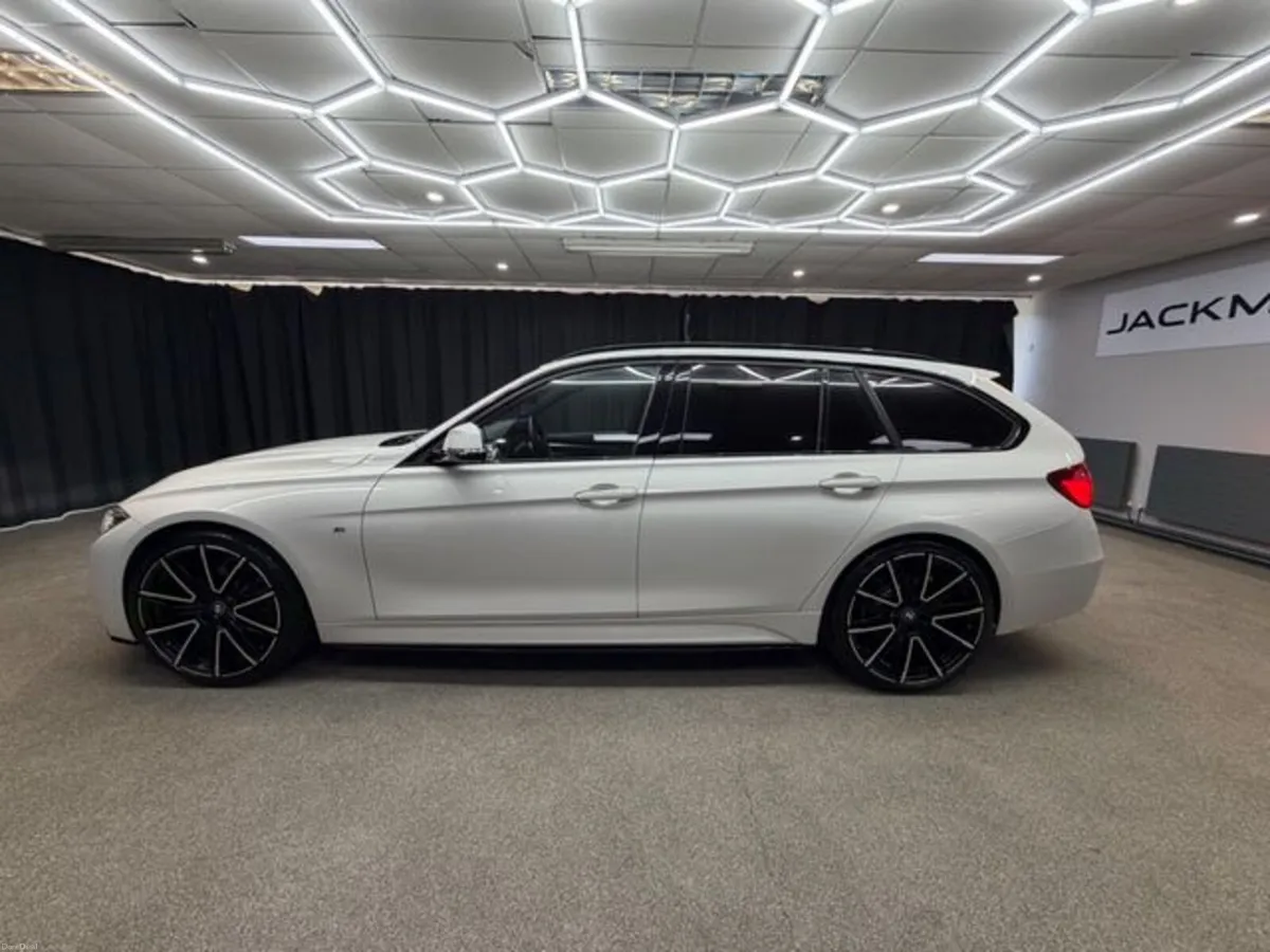 BMW 3-Series 320I Touring M Sport - Image 6