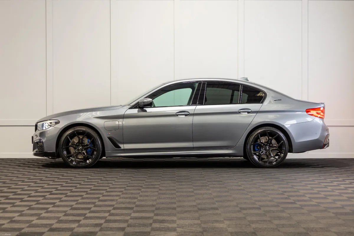 2019 BMW 5-Series 530e M-Sport - Image 3