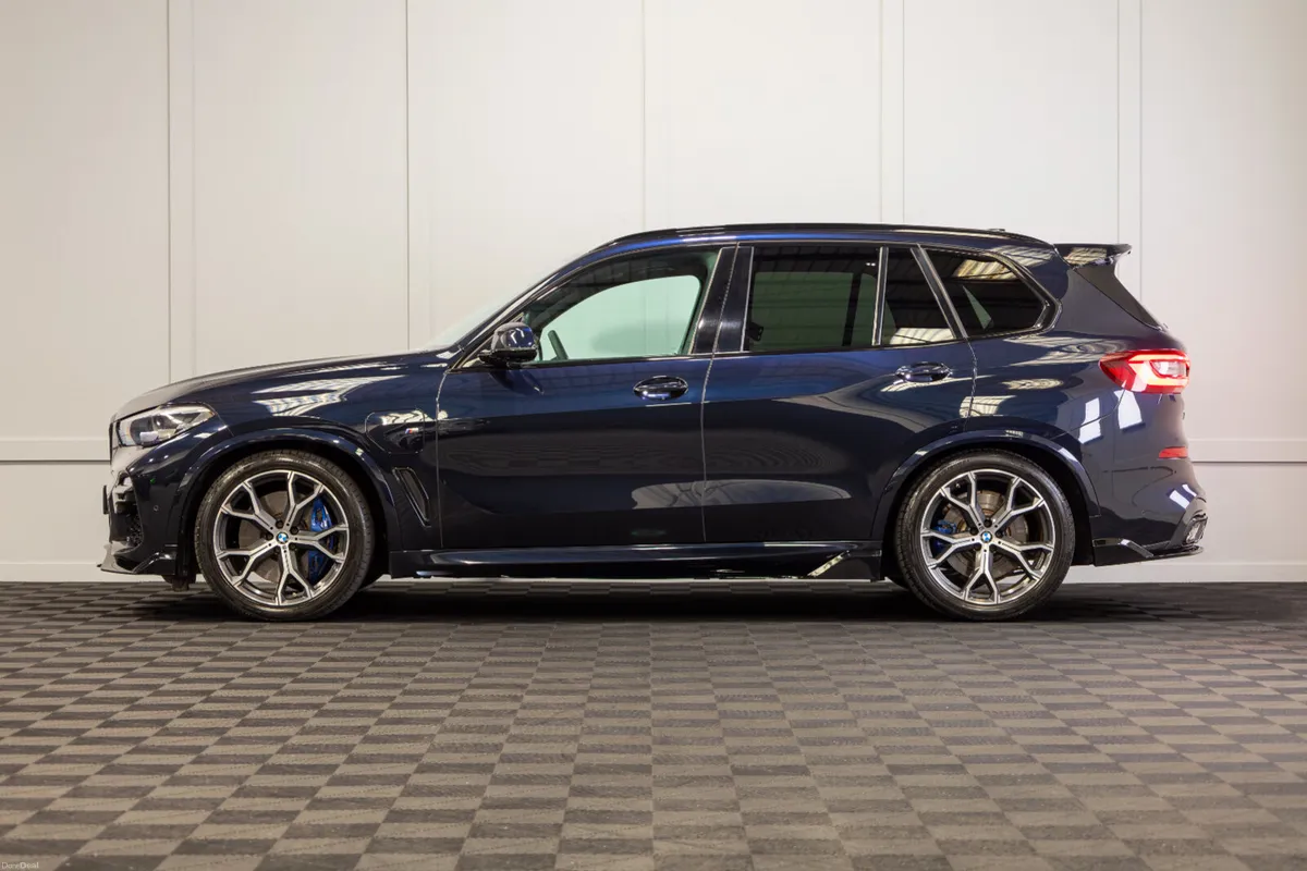 2020 BMW X5 X-Drive 45e M-Sport *Pan Roof - Image 3