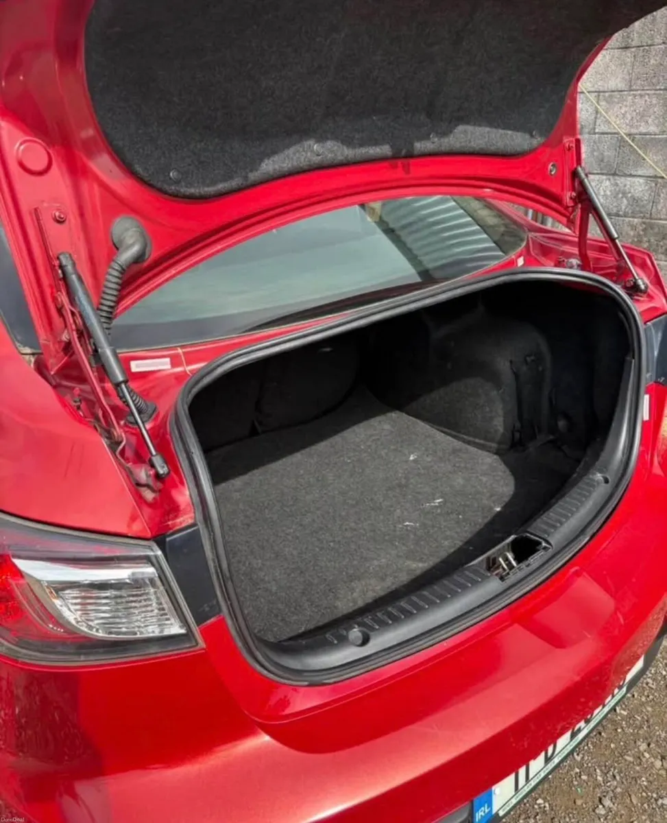 Mazda 3 1.6l Diesel **New NCT to 10/2027** - Image 6