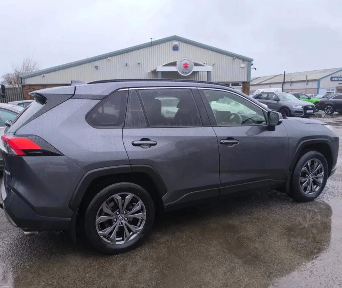 211 Toyota RAV4 HYBRID AWD. - Image 3