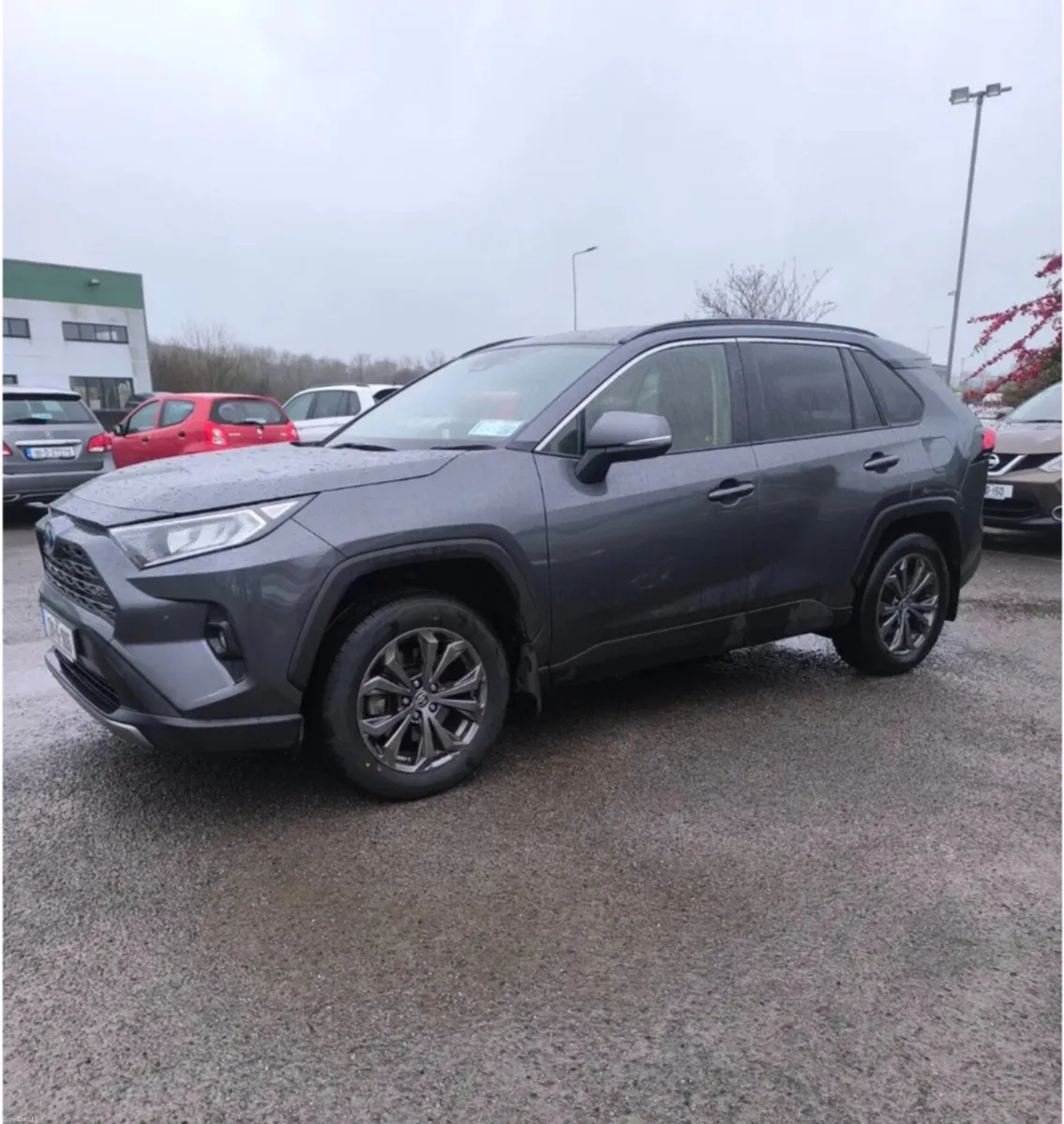 211 Toyota RAV4 HYBRID AWD. - Image 1